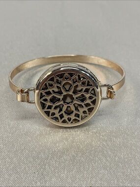Gold Filigree Round Medallion Bracelet - Elegant Women's Bangle